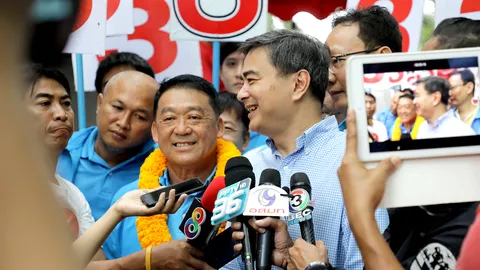 “อภิสิทธิ์” ช่วย “สุรชัย” หาเสียงเลือกตั้งซ่อมนครปฐม ปัดตอบกรณี ผบ.ทบ.