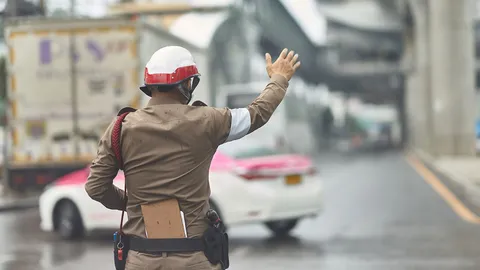 ตำรวจมีสิทธิ์ขอตรวจและยึดบัตรประชาชนหรือไม่