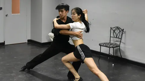 ไต้ฝุ่น สุดพลิ้วเอวดีขั้นเทพ โชว์ลีลาศเข้าขั้นเซียน