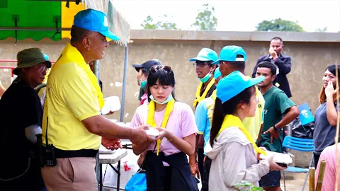 นิสิตจุฬาฯ ร่วมกิจกรรมจิตอาสาพระราชทาน 904 วปร.ฟื้นฟูผู้ประสบภัย