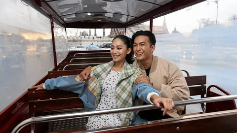 “ฟ้า-ฟิลลิปส์” ลัดเลาะรอบเกาะรัตนโกสินทร์ สุดว้าว! ชมซ้อมริ้วขบวนพยุหยาตราฯ