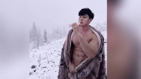 แมน การิน อวดซิกซ์แพ็กป้ายแดง พร้อมแคปชั่นแซ่บๆ ช่วยทำให้หายแข็งหน่อย