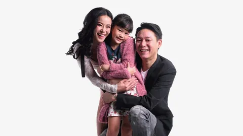 "ณิริน" จับ "แม่หนิง&พ่อจิน" สงบศึก จูบปากสวีตสุดในรอบ8ปี