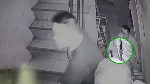 แจงคลิปชายฉกรรจ์ถือ M16 บุกอพาร์ตเมนต์ เป็นตำรวจจับยา (คลิป)