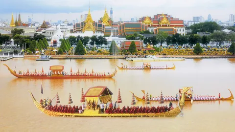 พยุหยาตราชลมารค เถลิงกษัตราธิราช