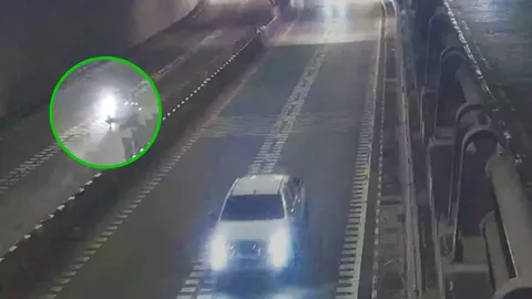 เปิดคลิปนาที จยย. ถูกชนแล้วหนี คนเจ็บนอนกลางถนน รถคันอื่นขับผ่านไม่จอดช่วย