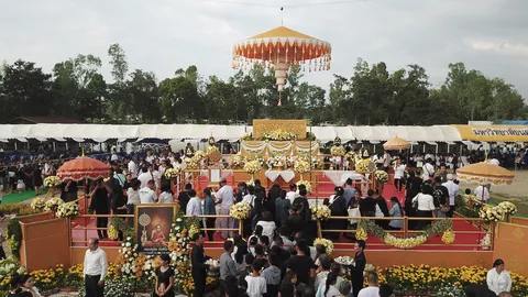 แห่อาลัย "หลวงปู่สอ" ปาฏิหาริย์ฟ้ามืด คอหวยเหมาเลขเกจิเกลี้ยงแผง