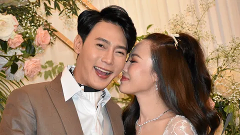 คบหาดูใจกันมาตั้ง 10 ปี ต๊ะ วริษฐ์ ควงสาวแอน วริษฐา เข้าประตูวิวาห์แล้ว