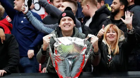 ตอกย้ำเจ้ายุโรป แฟนหงส์พร้อมใจชูเลข 6 ก่อนเกมแดงเดือด