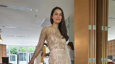 แสดงความยินดี แอน ทองประสม กันรัวๆ ลืมดูใต้ภาพมีข้อความสั้นๆ ว่า Fitting