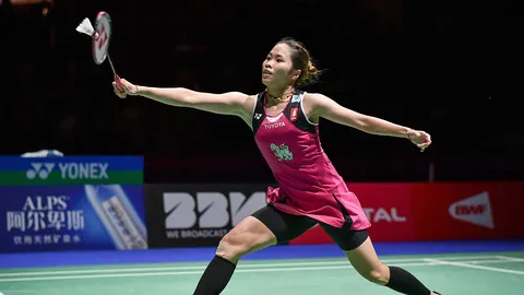 "น้องเมย์" ควง "บาส-ปอป้อ" จอดป้าย แบดฯเฟรนช์ โอเพ่น