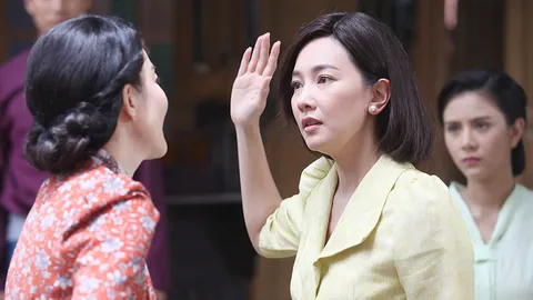 นุ่น ทนไม่ไหว ยกพวกเปิดศึกตบ เจี๊ยบ กลางตลาด เอาคืนอย่างสาสม