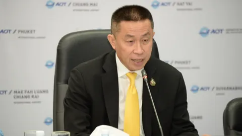 "ศักดิ์สยาม" ปลื้มคนล้นสนามบิน ลั่นไม่ยุบ ปิ๊งไอเดียใช้หุ่นยนต์ทำงาน