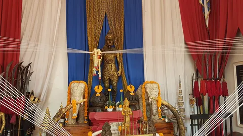 คนแม่สอดร่วมสักการะ "เจ้าพ่อพะวอ" ขอโชค ขอลาภ ขอเลขเด็ด สำเร็จดั่งหวัง