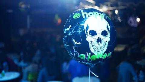 ปกครองเฮี้ยน บุกผับดังที่ชุมพร ปราบผีเด็กคืน "ฮาโลวีน"