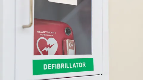 ซื้อเครื่องเออีดีติดในสถานีรถไฟฟ้า ช่วยชีวิตผู้ป่วยหัวใจหยุดเต้นกะทันหัน