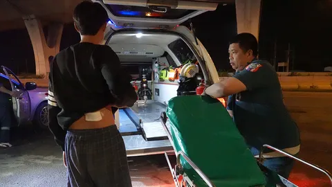 โจ๋ขี่ จยย.เบิ้ลเครื่องให้ท่อดัง ชายปริศนาขับตามยิงปืนขึ้นฟ้าก่อนตบหัว