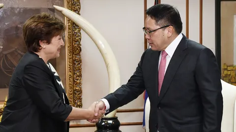 “อุตตม” โว IMF มองเศรษฐกิจไทยยังแข็งแกร่ง แนะดูแลใกล้ชิดให้พ้นช่วงนี้ไป