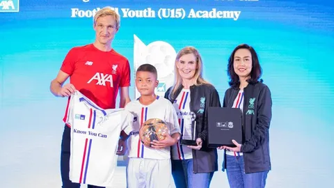 "ฮูเปีย" ร่วมเปิดโครงการ "กรุงไทย-แอกซ่า" พาเด็กฝึกฝีเท้าที่ลิเวอร์พูล