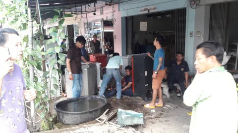 ซ่อมแอร์เสร็จ เสียบปลั๊กระเบิดตูมหน้าร้าน กลางเมืองพาน เจ็บ 3