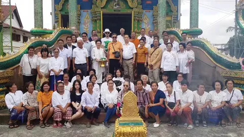"ขันเงิน" บวงสรวงพญานาค วัดสันต้นผึ้งที่พะเยา พร้อมชาวบ้านแห่ขอโชค