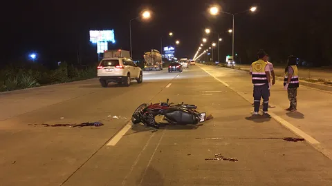 จยย.ถูกชนแล้วหนี ตายทั้งคู่ที่ลำพูน ตร.เร่งหาเก๋งสีดำที่คาดเป็นคู่กรณี