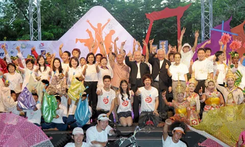 เยาวชนรวมพลังคิดบวก แบ่งปัน...เพื่อเปลี่ยนแปลงสังคมดีขึ้น