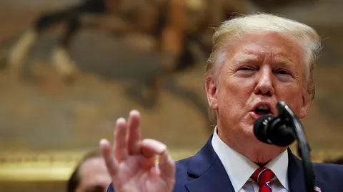 แนะทรัมป์ขึ้นให้การ ชี้แจงสู้ถูกถอดถอน