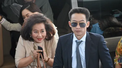 "โอ๊ค-พานทองแท้" โล่ง ศาลยกฟ้องคดี 10 ล้านกรุงไทย (คลิป)