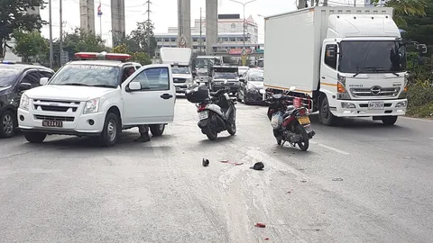 ลุงขี่ จยย.ส่งหลานถูกรถขยะชน ก่อนทับร่างขาด 2 ท่อนดับคาที่