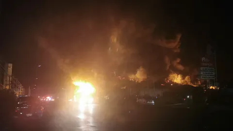 ไฟไหม้ร้านอะไหล่ดังชัยภูมิ ลามเข้าโกดังใหญ่ วอดทั้งคูหาสูญนับ 100 ล้าน