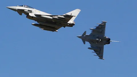 สะดุ้งตื่น ดังสนั่นทั่วลอนดอน บินขับไล่สกัดบินอีกลำเกิด ‘โซนิกบูม’