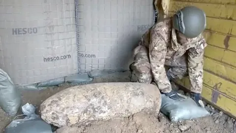 อิตาลีอพยพคนนับหมื่น จนท.ปลดชนวนระเบิดยุคสงครามโลก 2 ในตูริน