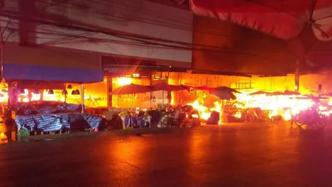 แม่ค้าตลาดแม่กิมเฮงหมดแรง ไฟลามเร็วหนีเอาตัวรอด เงินสด 3 แสนวอด 