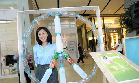 ศิลปะจากขวดพลาสติก จิตสำนึกลดโลกร้อนของคนดัง