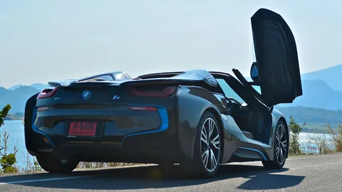 หล่อ สปอร์ต ใจดี มีเสียบปลั๊ก ทดสอบ BMW i8 ROADSTER