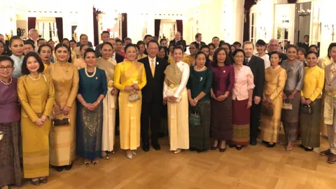 รำลึกในพระมหากรุณาธิคุณ สถานทูตไทยในสวิตฯเชิญทูตต่างชาติ ร่วมงาน‘วันพ่อ’ (คลิป)