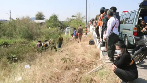 หนุ่มขี่ จยย.เสียหลักลงข้างทาง ตายตั้งแต่เมื่อคืน ไม่มีใครเห็นยันเช้า 