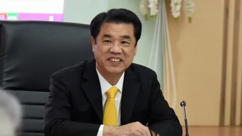 “สุริยะ” รับปาก7สมาคมกู้วิกฤติเหล็กไทย เร่งประกาศมอก.ตีกันสินค้าไร้มาตรฐาน