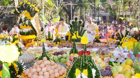 เลขเด็ดจากโคราช งานฉลองเจดีย์พระธาตุวัดหนองหว้า คอหวยคำนวณ 972 แรง