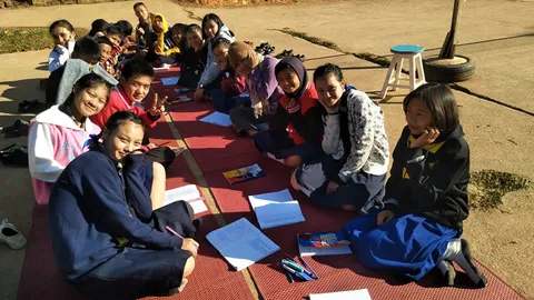 ร.ร.บ้านแม่ลิดบนดอยสูงแม่ฮ่องสอน เจอหนาวจน เด็กๆ ต้องห่มผ้าตากแดดเรียน 