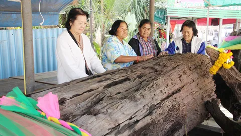คอหวยไปวัดท่าโขลง ขอเลขเด็ดแม่ตะเคียน พบตะปูตอกไว้คล้ายสะกดวิญญาณ 
