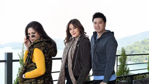 “ติ๊ก-มิ้ม-ไบรท์” นั่งเรือ ชมทะเลสาบสุริยันจันทรา