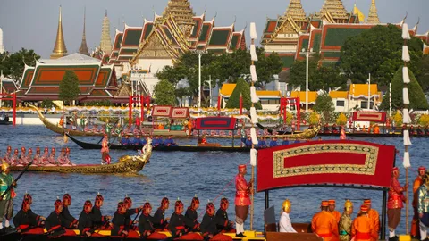 ตราตรึงใจ ขบวนพยุหยาตราทางชลมารค พระราชพิธีบรมราชาภิเษก สุดยิ่งใหญ่อลังการ