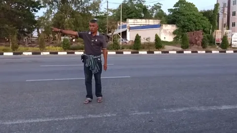 พ่อนศ.ตรังเหยื่อสิบล้อชนดับ ยันลูกไม่ได้ดูมือถือ คนขับสารภาพไม่เห็น จยย.(คลิป)