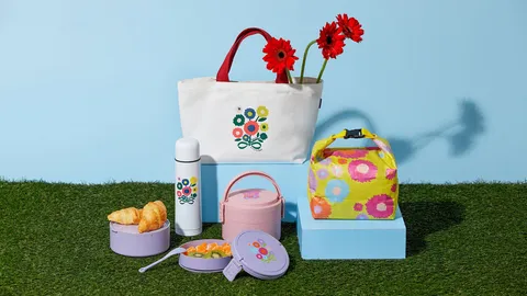 มูลนิธิรามาธิบดีฯ และสเรทซิสชวนเป็นผู้ให้ 2 ต่อ ด้วยของที่ระลึกการกุศล BLOSSOM DAISY