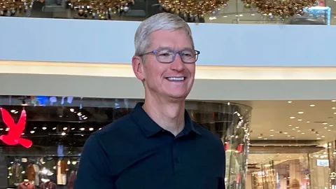 จับเข่าคุย "ทิม คุก" ซีอีโอ "แอปเปิล" ตอกย้ำจุดยืน "ทำสิ่งที่ดีที่สุดในโลกไม่ได้...จะไม่ทำ"