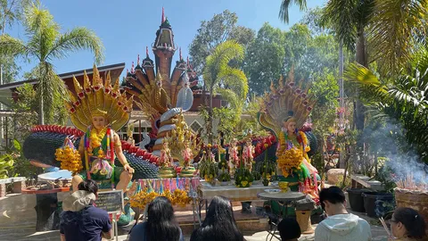 แห่ขอ "เลขเด็ด" ตำหนักปู่ใหญ่วังพญานาค หลังให้โชคมาหลายงวด พบ 6 มาแรง