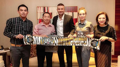 "เบคแคม" พบผู้บริหาร "นครปฐม ยูไนเต็ด" หารือเรื่องพัฒนาฟุตบอล