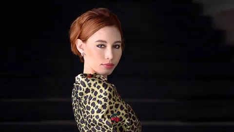 คลื่นรบกวน : ซาบีน่า ไมซิงเกอร์ ทำฮือฮานอนแหกขากลางสระบัว